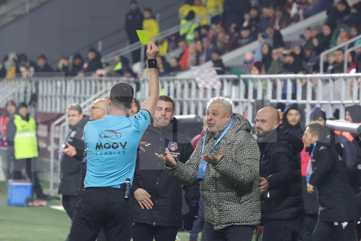 Marius Șumudică a primit un cartonaș galben / Foto: Ionuț Iordache GSP