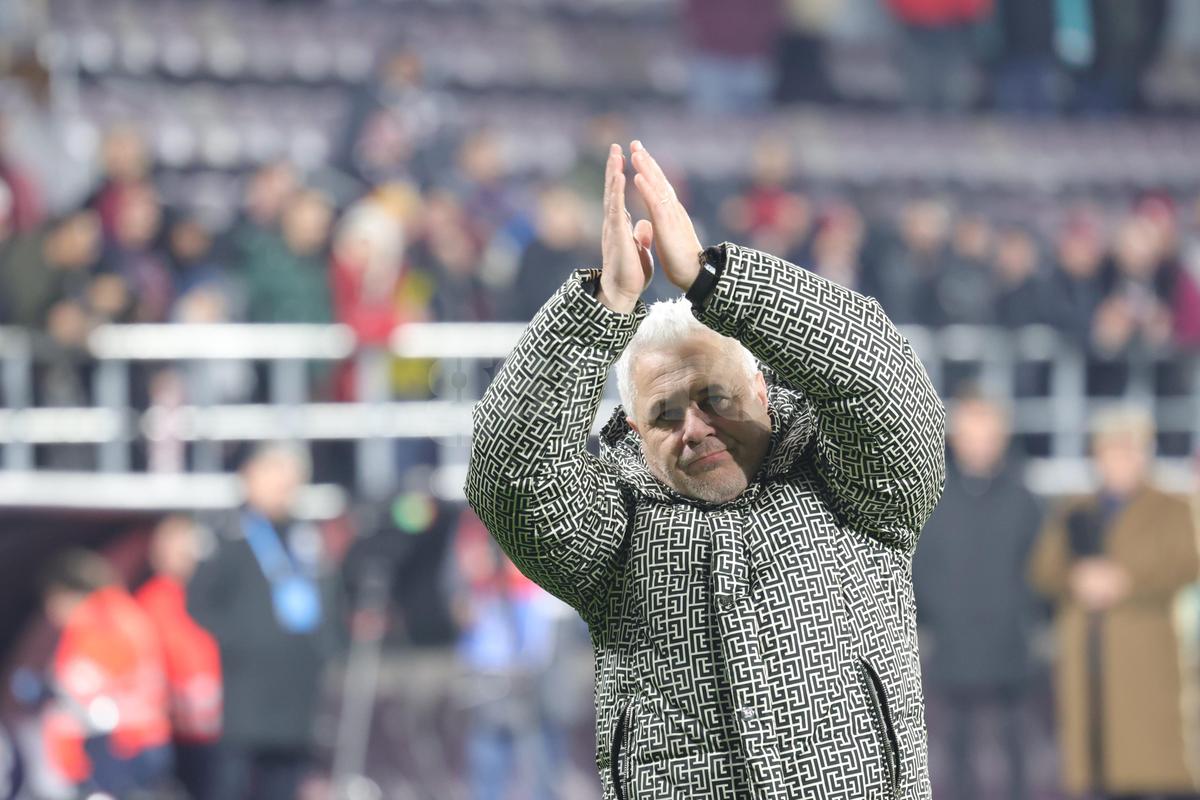Marius Șumudică a făcut show la conferință, după victoria cu Slobozia: „Noroc că stau bine cu pipota” + „Am avut și deodorant, să nu transpir”