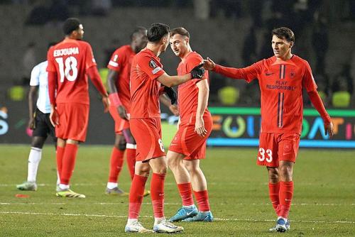 Daniel Popa (al doilea de la dreapta la stânga) a reziliat cu FCSB, foto: Imago Images