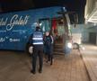 Imagini dinainte de Dinamo - Oțelul: probleme cu autocarul oaspeților