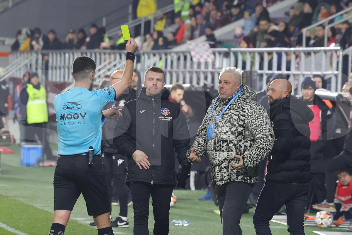 Marius Șumudică a primit un cartonaș galben / Foto: Ionuț Iordache GSP