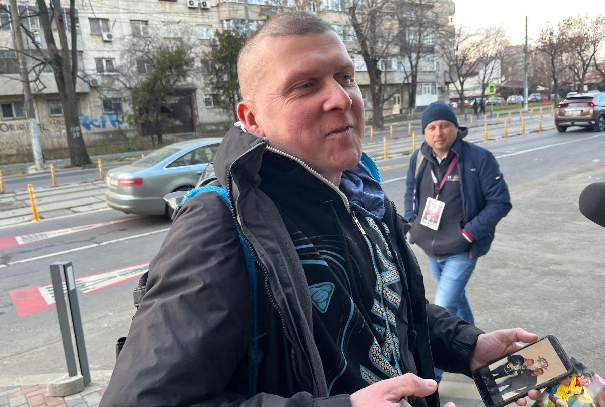 Străinul venit de departe să vadă Rapidul » S-a ales cu suvenirul dorit în Giulești: „Am mai fost aici în anii '90, aveați o națională foarte bună”