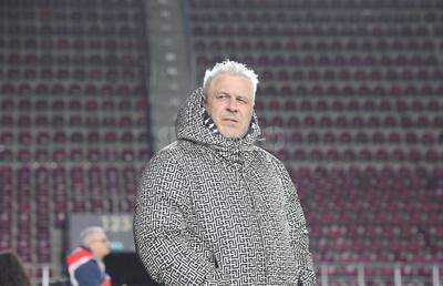 Marius Șumudică a făcut show la conferință, după victoria cu Slobozia: „Noroc că stau bine cu pipota” + „Am avut și deodorant, să nu transpir”
