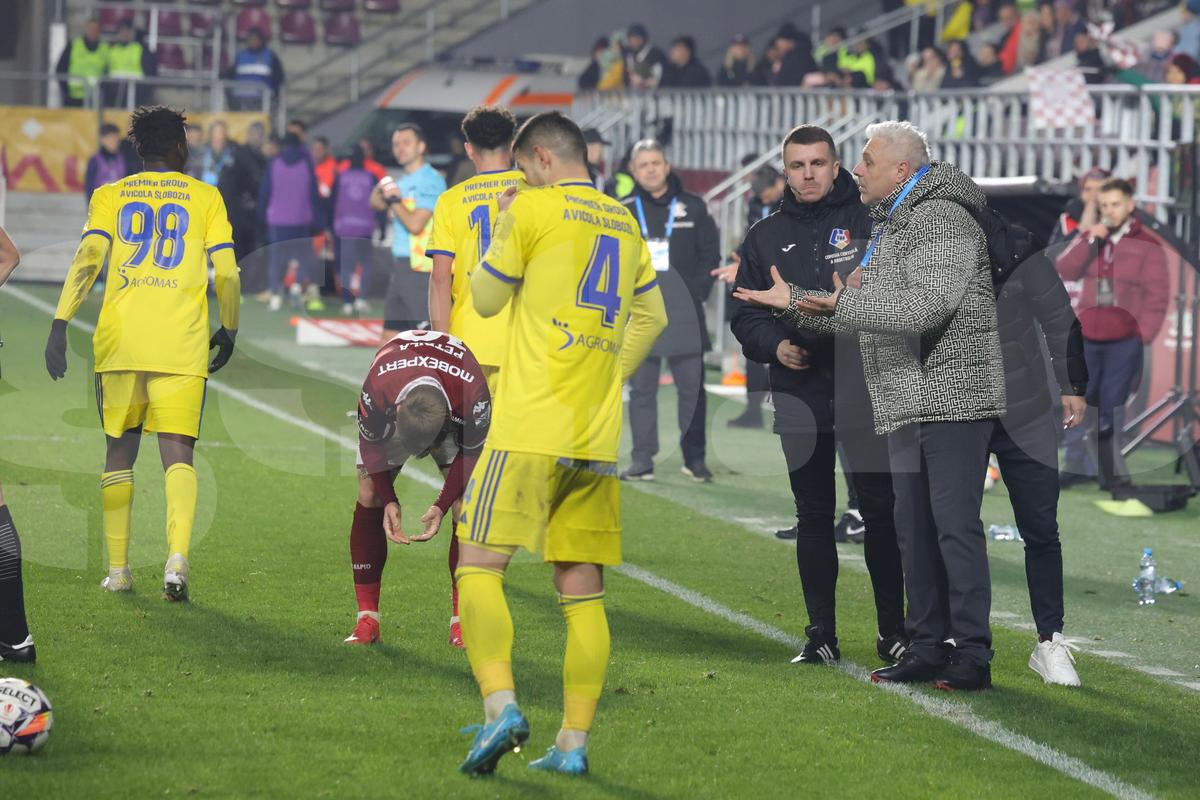Marius Șumudică a primit un cartonaș galben / Foto: Ionuț Iordache GSP