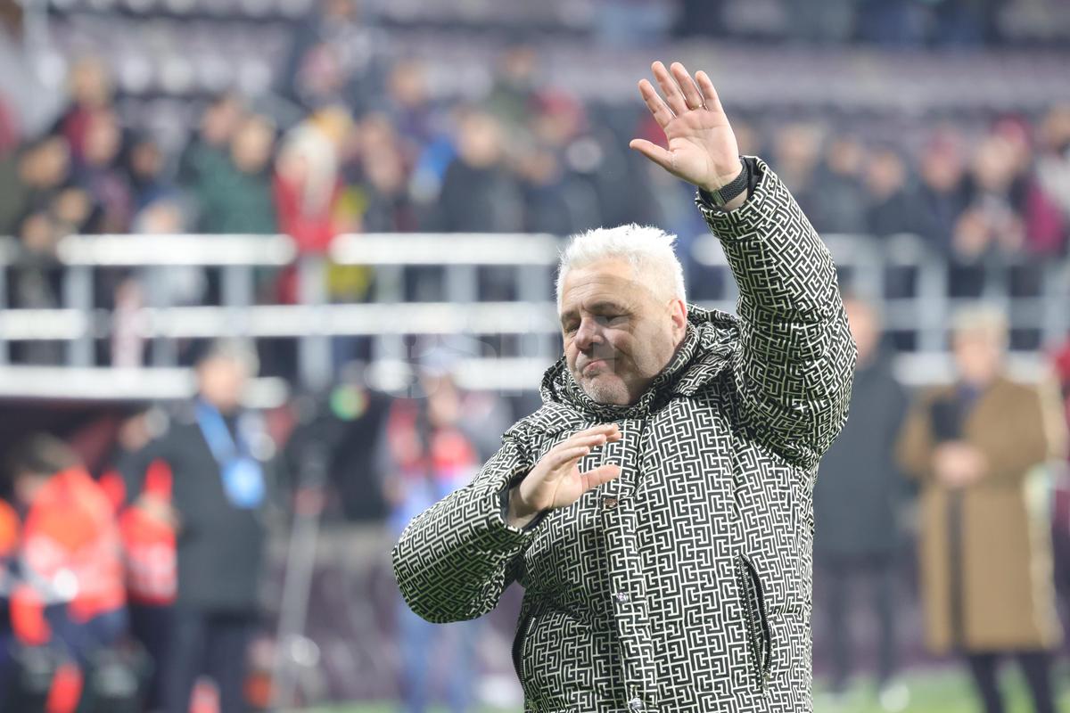 Marius Șumudică a făcut show la conferință, după victoria cu Slobozia: „Noroc că stau bine cu pipota” + „Am avut și deodorant, să nu transpir”