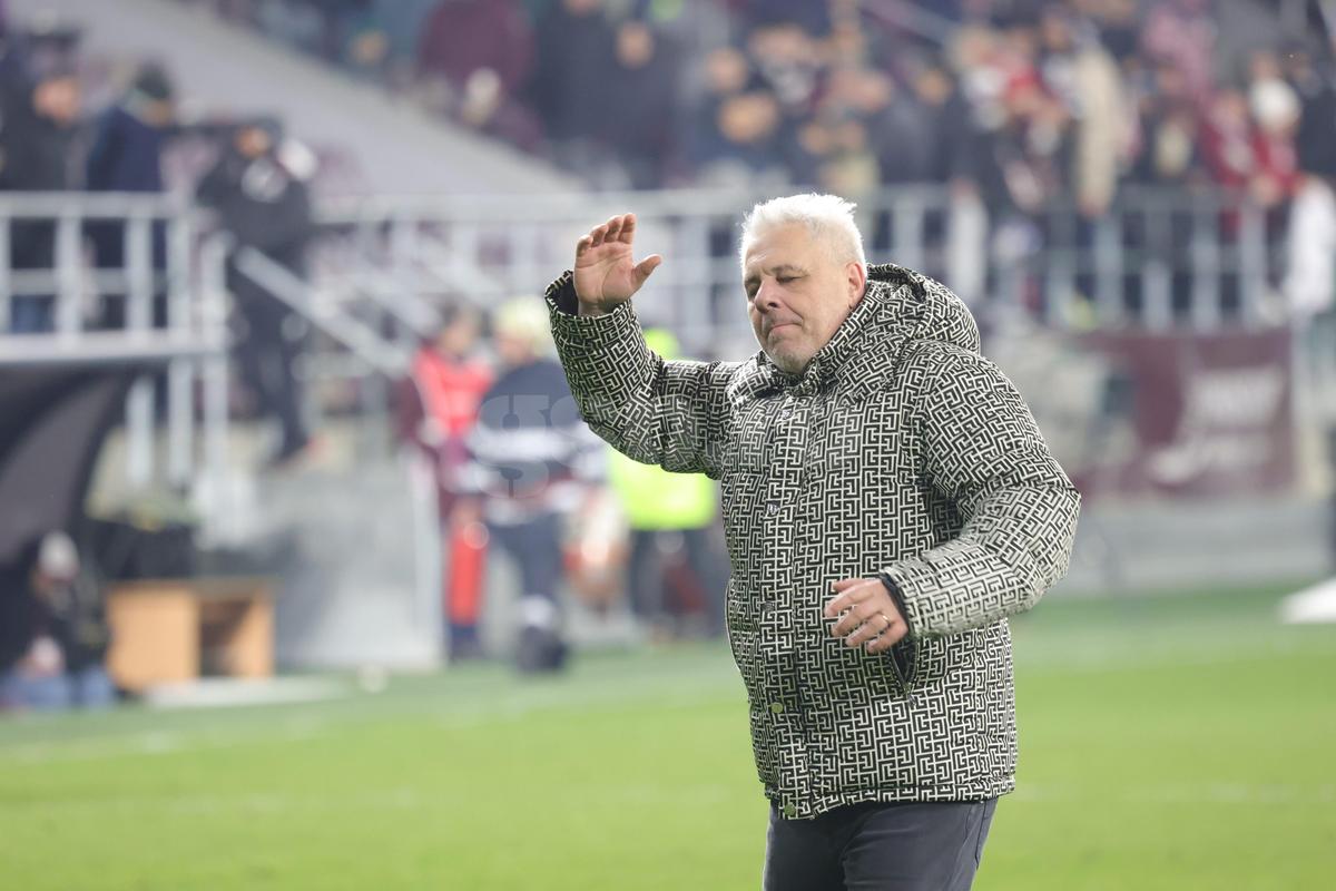 Marius Șumudică a făcut show la conferință, după victoria cu Slobozia: „Noroc că stau bine cu pipota” + „Am avut și deodorant, să nu transpir”