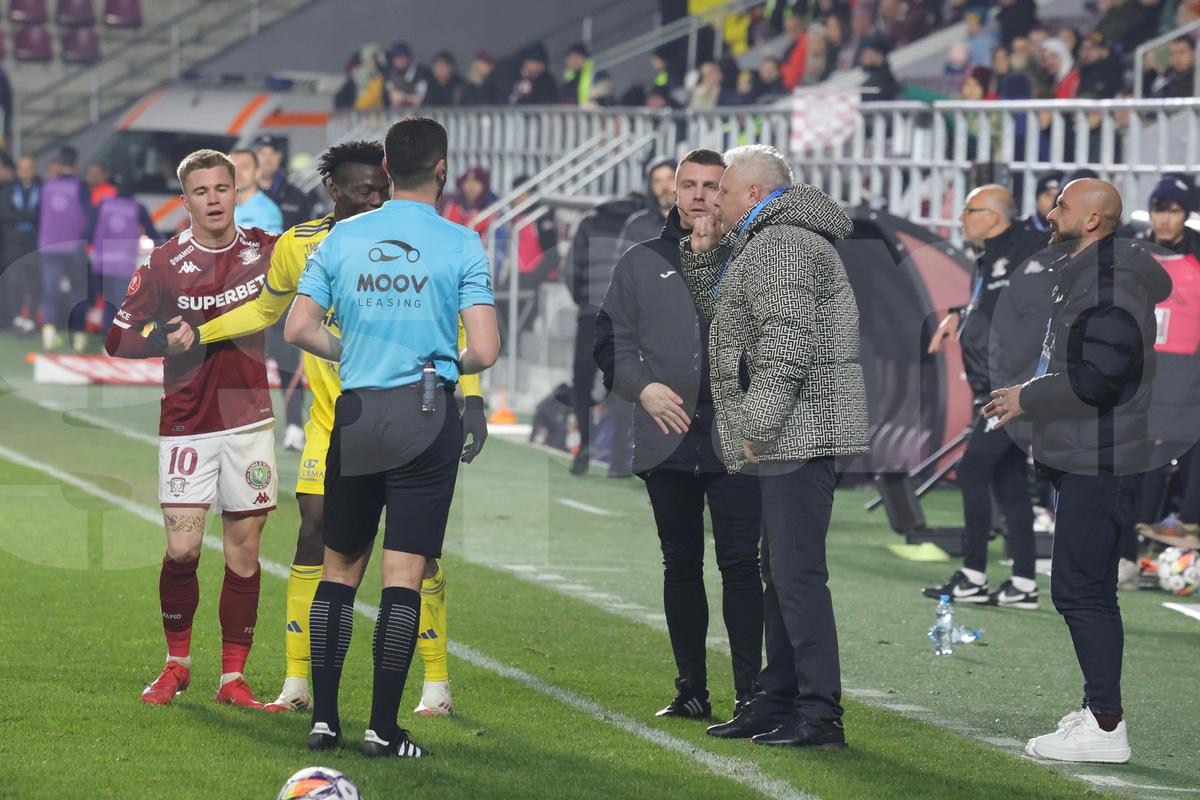 Marius Șumudică a primit un cartonaș galben / Foto: Ionuț Iordache GSP