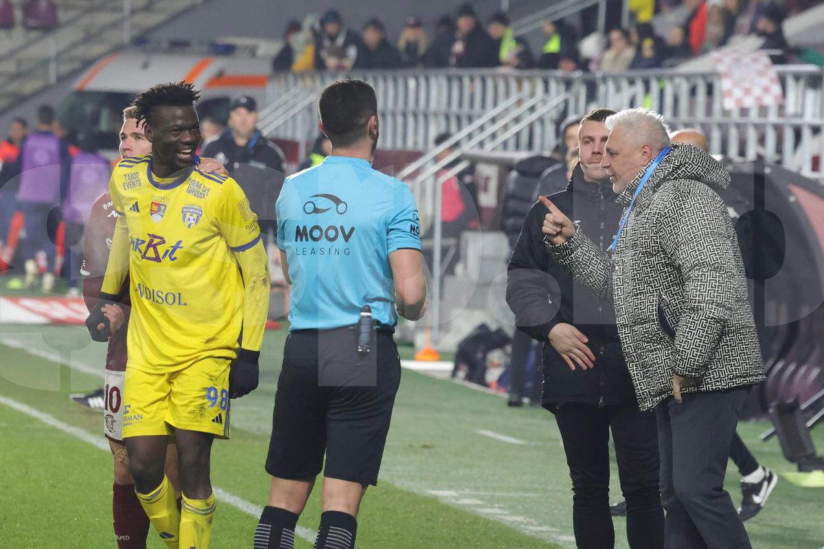 Marius Șumudică a primit un cartonaș galben / Foto: Ionuț Iordache GSP