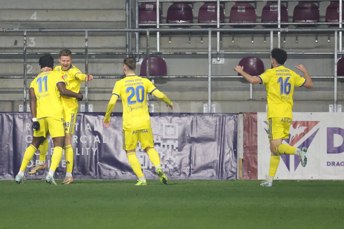 Rapid - Unirea Slobozia 2-1 » Interzis cardiacilor! Victorie miraculoasă în lupta pentru play-off! Golul lui Dobre a declanșat „nebunia” în Giulești