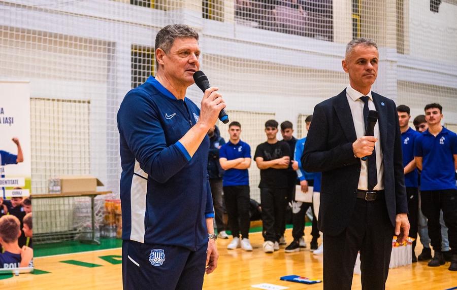 Tibor Selymes // FOTO: facebook.com/CSMPolitehnicaIasiOficial/photos Un „câine roșu” le-a pus gând rău dinamoviștilor: „Nu mai știi care e Dinamo și care e Steaua”