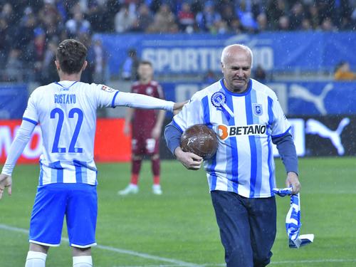 Dumitru Marcu, pe Ion Oblemenco // Foto: Imago