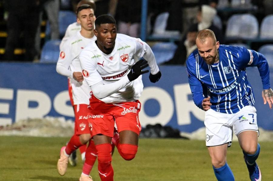 Kennedy Boateng, în meciul cu Farul // FOTO: Sportpictures.eu După Farul - Dinamo 2-3, Ioan Andone s-a convins: „Este numărul unu în România”