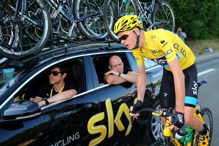 Nicolas Portal, la volan, alături de Chris Froome, foto: Guliver/gettyimages INEOS. Nicolas Portal, cel mai tânăr director sportiv câștigător de Turul Franței, a murit de infarct la 40 de ani