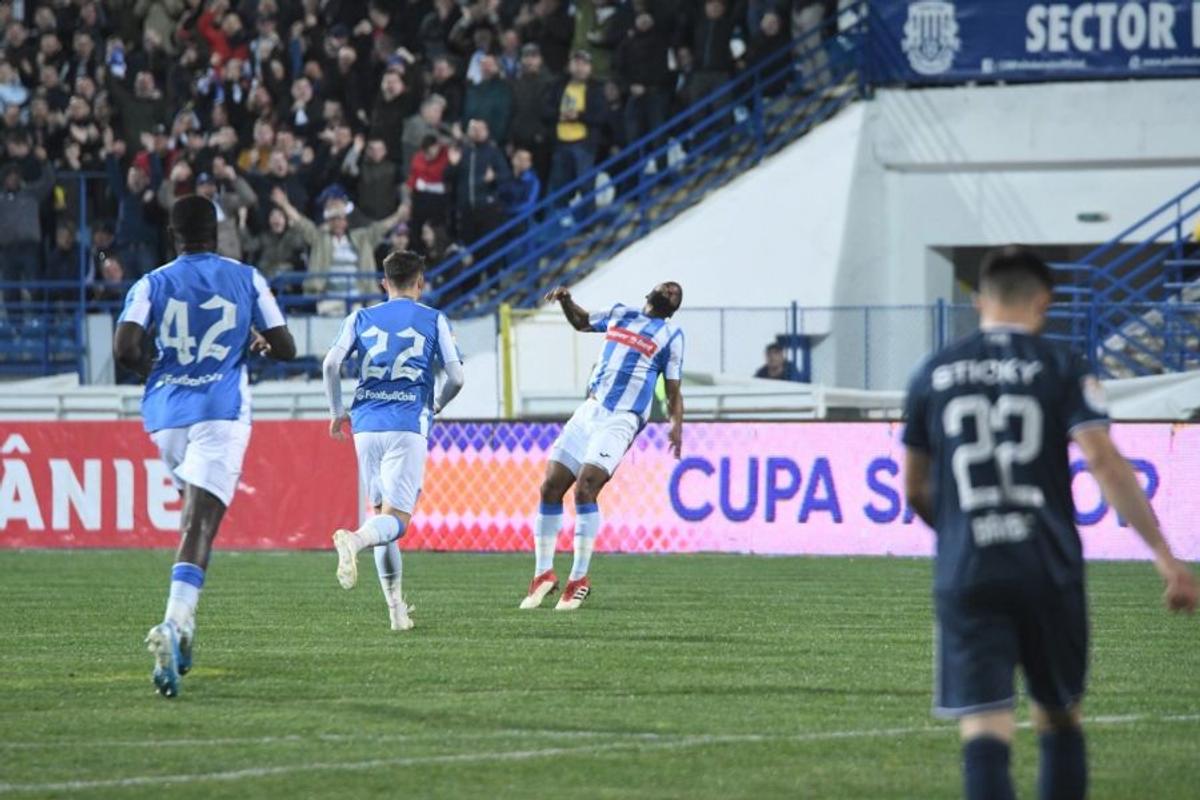 Poli Iași - Craiova 2-0, Cupa României // liveTEXT, FOTO + VIDEO ACUM » Gol senzațional reușit de Horșia