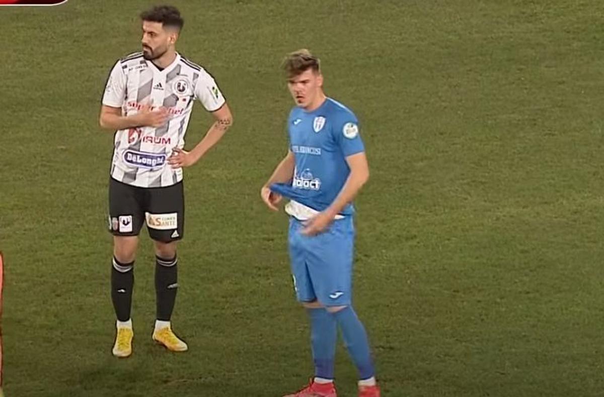 FOTO Continuă scandalul din Cupa României! Sugerează că a arbitrat la comanda patronului: „Priviți imaginile. E ca și cum arbitrul ar fi avut o altă Sarcină”