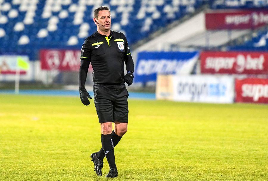 FOTO Continuă scandalul din Cupa României! Sugerează că a arbitrat la comanda patronului: „Priviți imaginile. E ca și cum arbitrul ar fi avut o altă Sarcină”