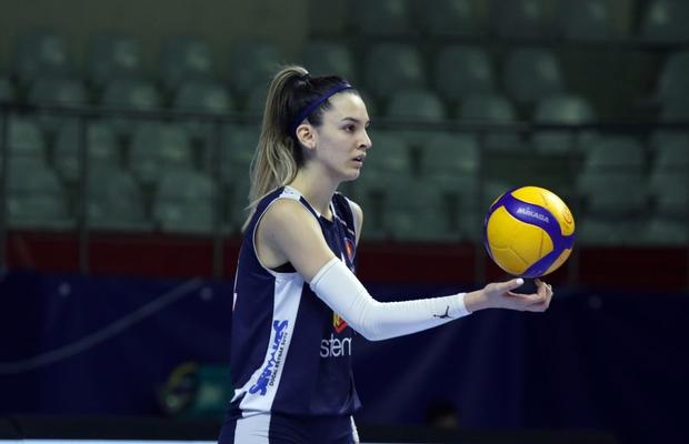 EXCLUSIV Puștoaica-minune din voleiul românesc doboară record după record » Joacă prima finală europeană la 17 ani!