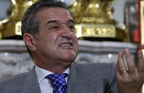 Gigi Becali, 62 de ani, patronul FCSB, amenință ca va scoate echipa de pe teren dacă greșelile de arbitraj din Liga 1 vor persista
