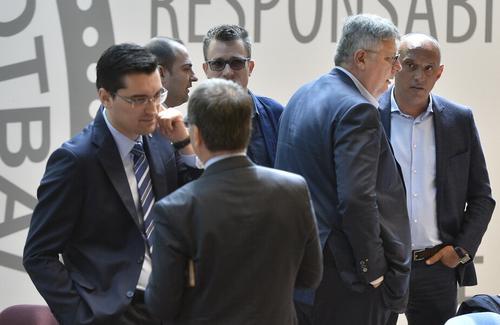 Cluburile din Liga 1 își construiesc o adevărată „armată”, înaintea negocierilor cu FRF și eAD, de săptămâna viitoare. Valeriu Argăseală (FCSB) și Ciprian Paraschiv (Poli Iași) vor mai avea alături alți 4 șefi de club.