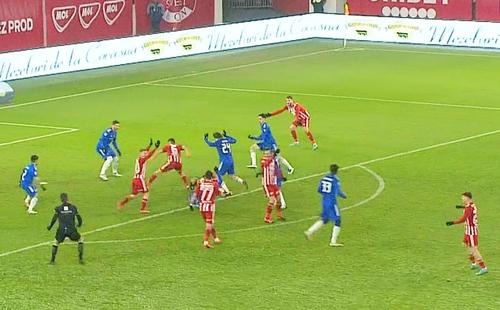În minutul 68 al meciului dintre Sepsi și FCU Craiova, la scorul de 2-1, covăsenenii au cerut o lovitură de la 11 metri, pentru un fault comis de William Baeten asupra lui Bogdan Mitrea.