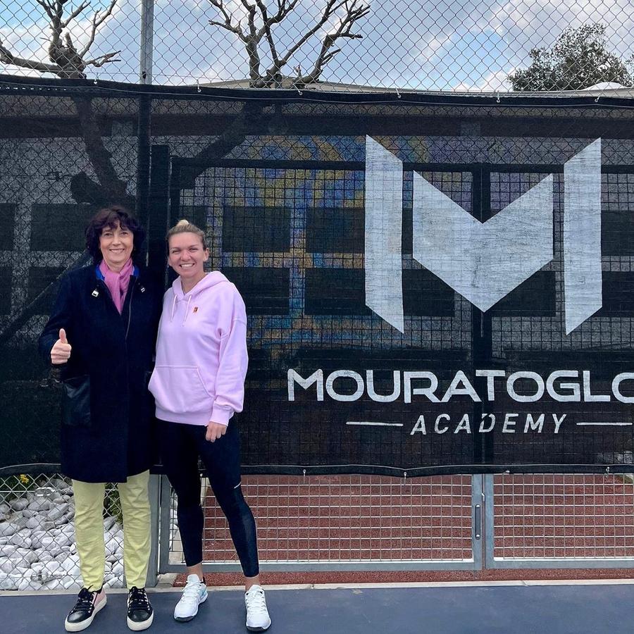 Simona Halep împreună cu Virginia Ruzici / FOTO: Twitter Premieră la 30 de ani » Cum pregătește Simona Halep turneele de la Indian Wells și Miami: „Am fost norocoasă”