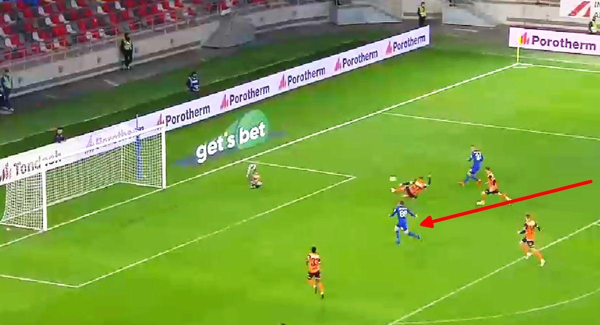 Adi Popa, nervos în CSA Steaua - Poli Iași » I-a bătut obrazul unui coleg, chiar după ce marcase