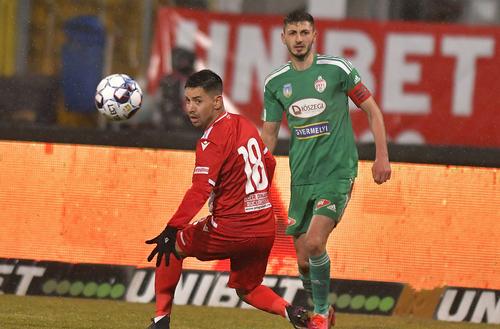 Jonathan Rodriguez (în roșu) a fost boom-ul transferurilor dinamoviste în iarnă, dar nu a impresionat în cele 6 meciuri de până acum // FOTO: Imago