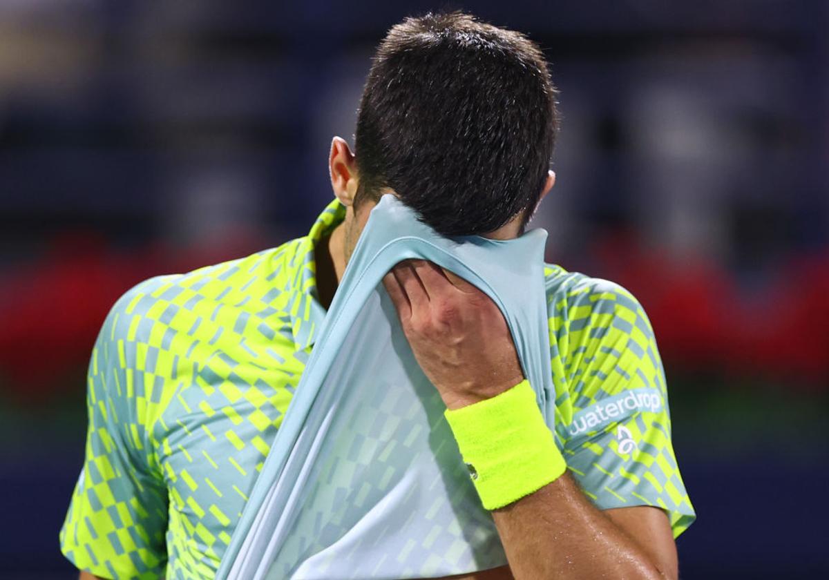 Novak Djokovic, învins de Daniil Medvedev la Dubai