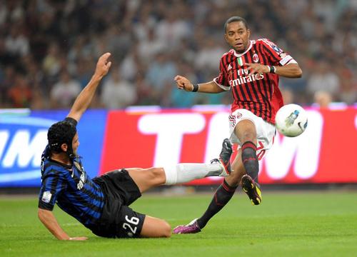Cristi Chivu, ]n duel cu Robinho, ]ntr-un derby milanez / Foto: Imago