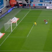 primul penalty pe care Rapid ar fi trebuit să-l primească la Craiova, foto: captură de ecran Orange Sport