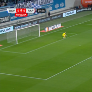 primul penalty pe care Rapid ar fi trebuit să-l primească la Craiova, foto: captură de ecran Orange Sport