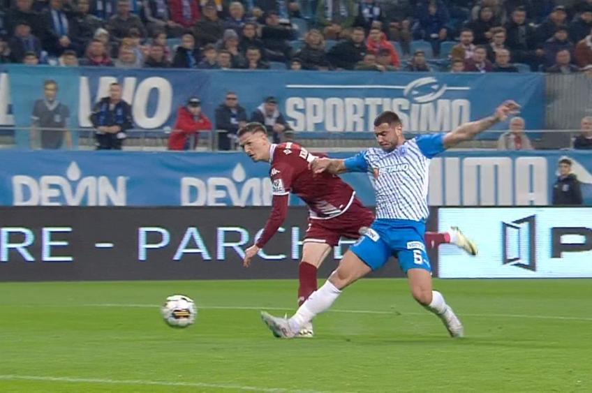 Primul penalty pe care Rapid ar fi putut să-l primească la Craiova, foto: captură de ecran Orange Sport