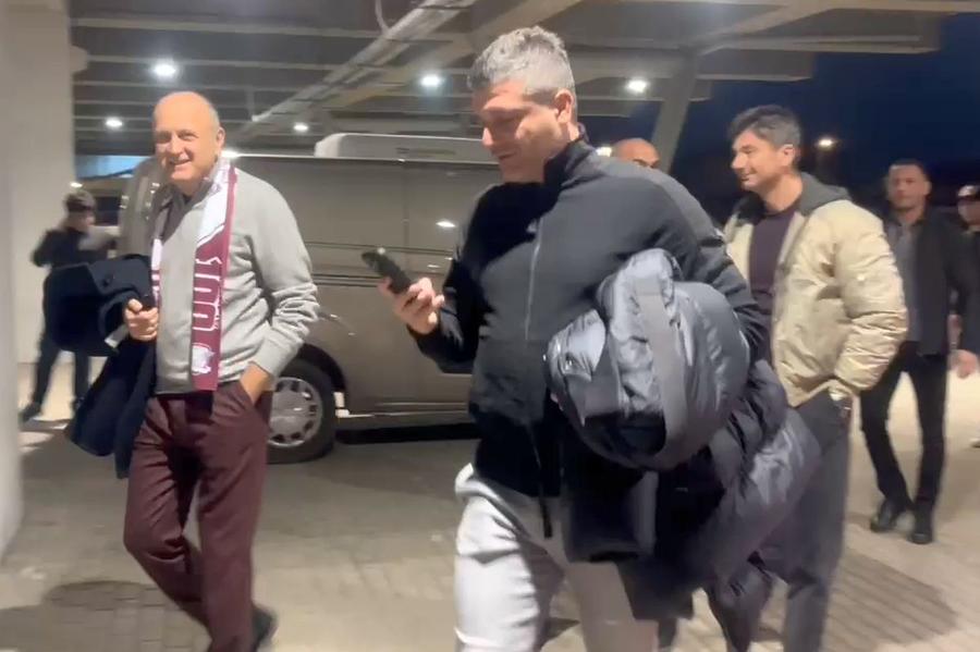 Dan Șucu, Daniel Niculae și Vasile Maftei au ajuns la stadion Universitatea Craiova - Rapid 1-1 » Mitriță și arbitrii îl ajutară pe nea Gigi! Rapid s-a împiedicat în Bănie, FCSB jubilează. Clasamentul ACUM