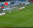 primul penalty pe care Rapid ar fi trebuit să-l primească la Craiova, foto: captură de ecran Orange Sport