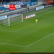 primul penalty pe care Rapid ar fi trebuit să-l primească la Craiova, foto: captură de ecran Orange Sport