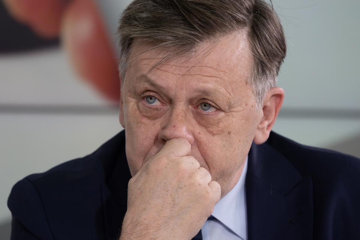 Crin Antonescu a dezvăluit cu ce echipă ține și a avut un mesaj care ar schimba fotbalul: „Nu văd viitorul acestor cluburi”