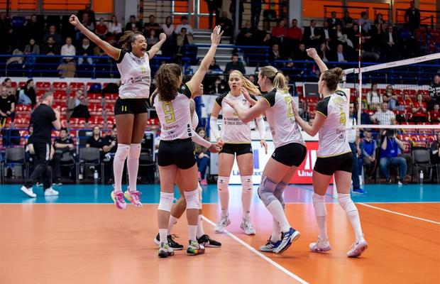 Volei Alba Blaj, victorie electrizantă în turul semifinalelor Cupei CEV, revenind de la 1-2 la seturi cu Vasas Budapesta!