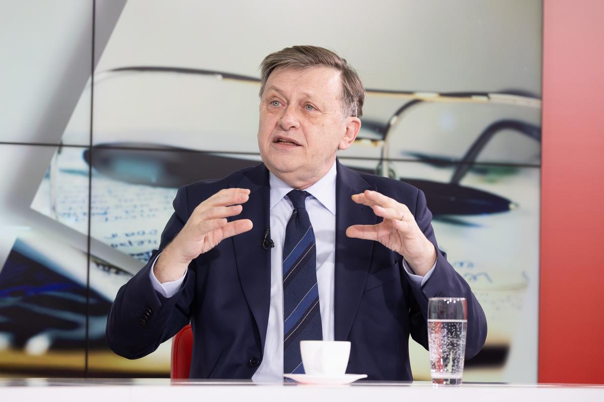 Crin Antonescu, interviu cu cărțile pe masă la „Prietenii lui Ovidiu”: „Dacă ies președinte, asta e prioritate pentru mine, nu termin mandatul fără!”