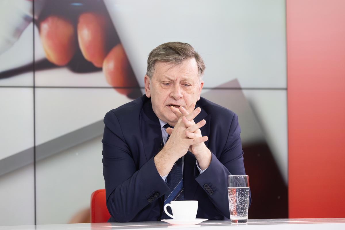 Crin Antonescu a dezvăluit cu ce echipă ține și a avut un mesaj care ar schimba fotbalul: „Nu văd viitorul acestor cluburi”