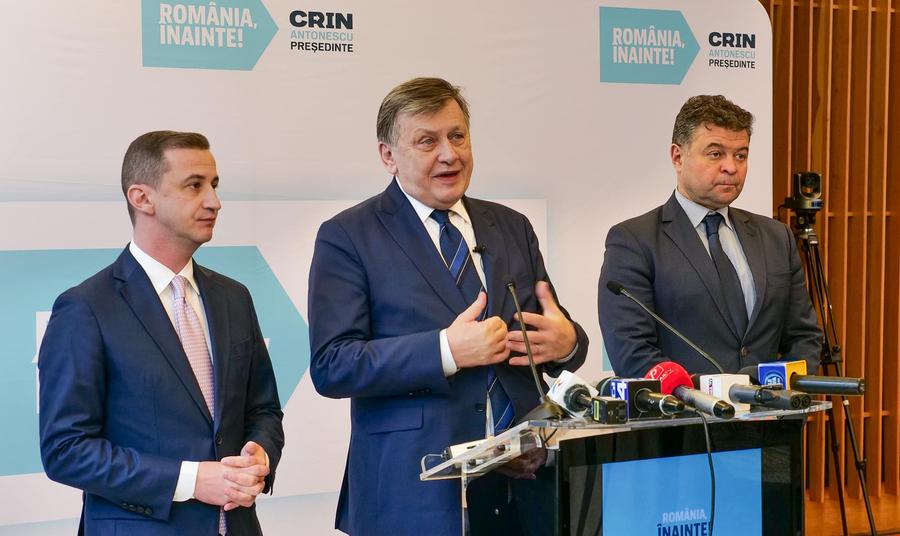 Crin Antonescu în precampanie, în țară Crin Antonescu, interviu cu cărțile pe masă la „Prietenii lui Ovidiu”: „Dacă ies președinte, asta e prioritate pentru mine, nu termin mandatul fără!”