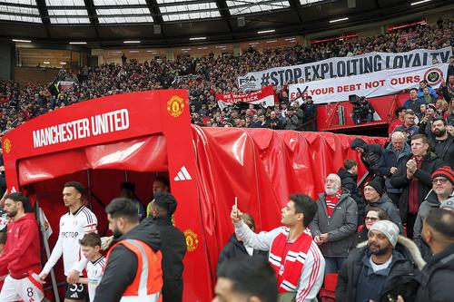 Fanii lui Manchester United protestează împotriva acționarilor // foto: Guliver/gettyimages