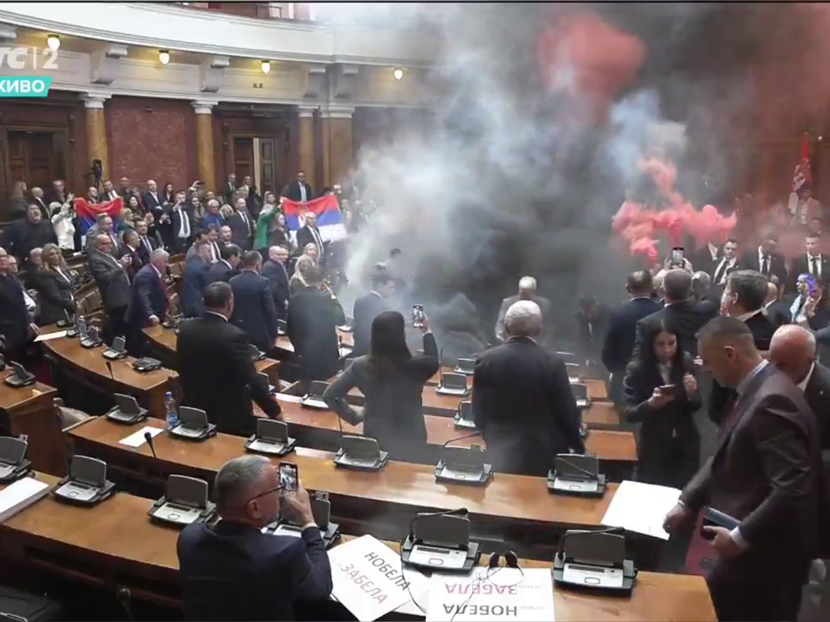 Haos în parlamentul Serbiei