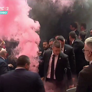 Haos în parlamentul Serbiei