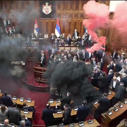 Haos în parlamentul Serbiei