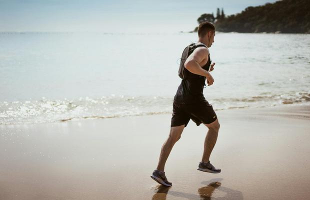 Cum îți menții forma fizică după 30 de ani: Sport, alimentație și mindset