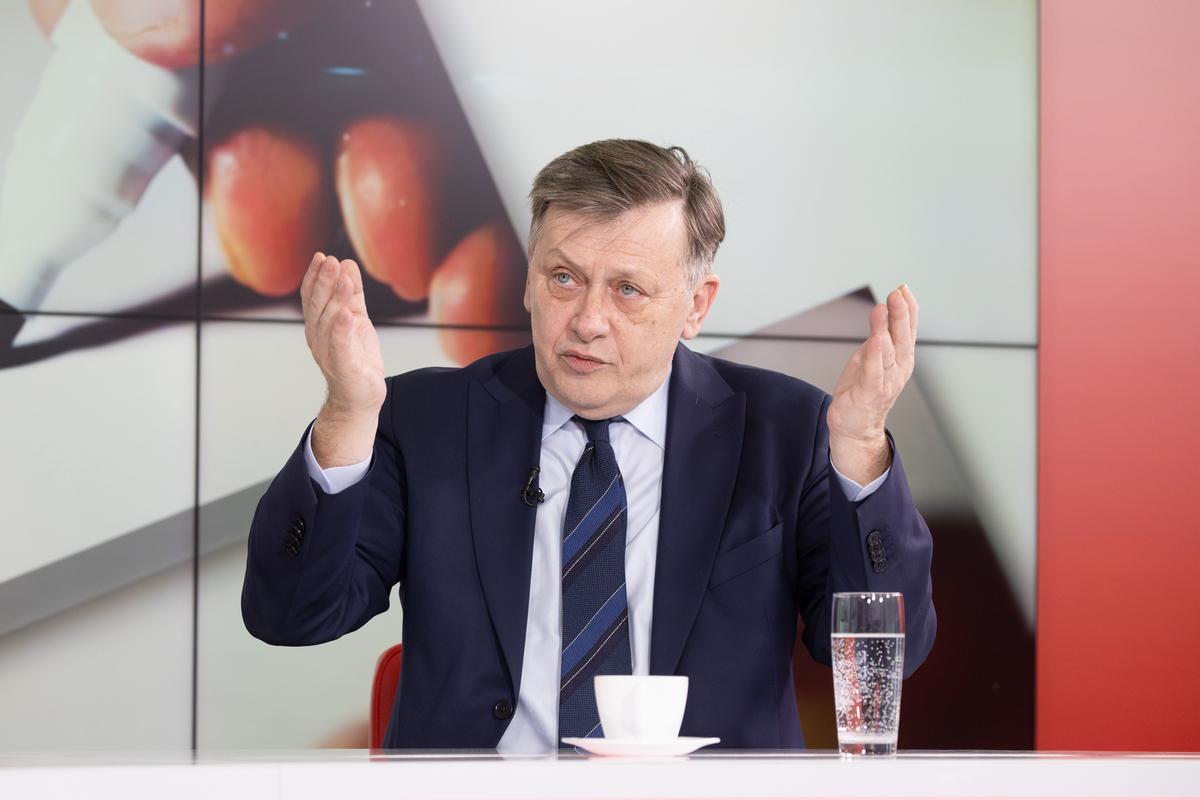 Crin Antonescu a dezvăluit cu ce echipă ține și a avut un mesaj care ar schimba fotbalul: „Nu văd viitorul acestor cluburi”