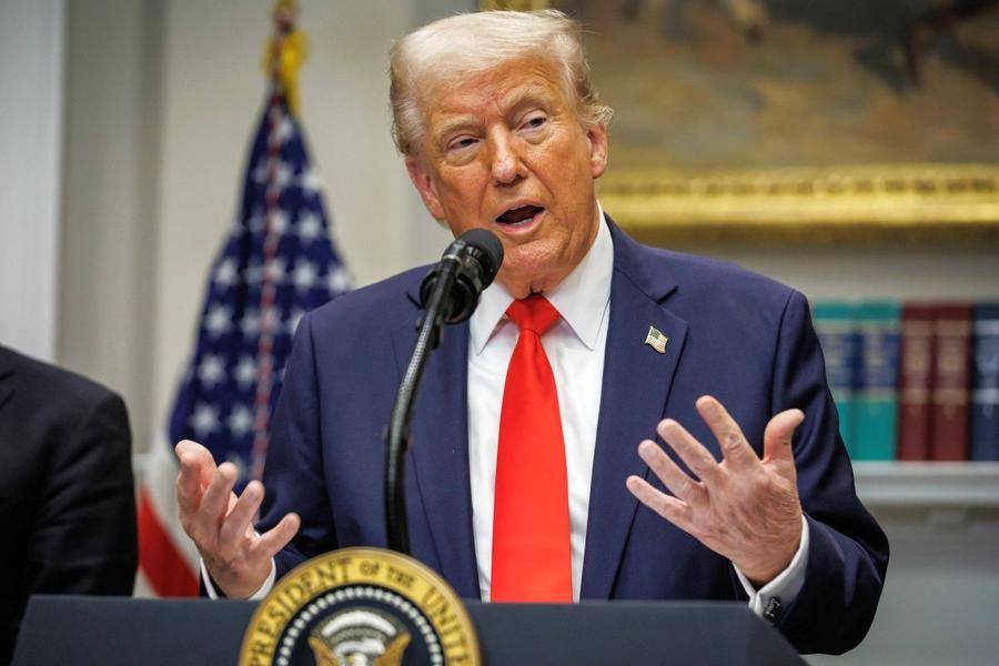 Donald Trump, președintele SUA Florin Călinescu, la „Prietenii lui Ovidiu”: „Dar cine este, mă, acest arbitru, Istvan Kovacs?! Adică toți jucătorii sunt jegoși, le put ciorapii, numai el este înainte de nuntă?!”