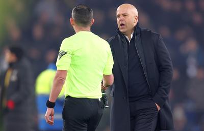 De asta a fost eliminat și amendat Arne Slot! Federația Engleză a dezvăluit ce le-ar fi strigat arbitrilor