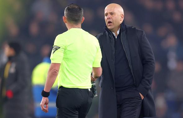 De asta a fost eliminat și amendat Arne Slot! Federația Engleză a dezvăluit ce le-ar fi strigat arbitrilor