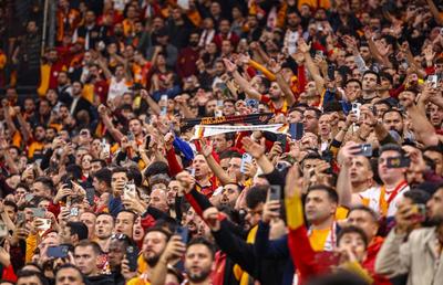 UEFA a luat o măsură drastică după incidentele provocate de suporteri la ultimul meci din Liga Campionilor